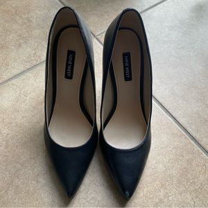 NINE WEST POINTY PUMPS